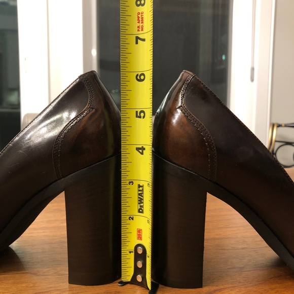 Salvatore Ferragamo brogue style brown pumps - Picture 7 of 7